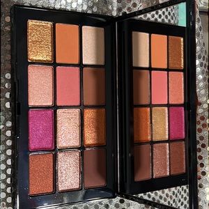 Nara eyeshadow palette